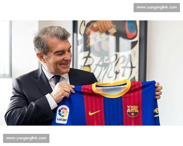 德比失利后,拉波尔塔现身体育城重申支持 德比失利后,拉波尔塔现身体育城重申支持