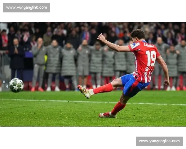 前裁判痛批 VAR 失灵:迪洛伦佐主动找接触,那不勒斯点球该取消 前裁判痛批 VAR 失灵:迪洛伦佐主动找接触,那不勒斯点球该取消