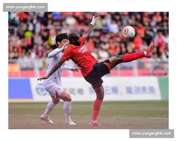 八年蛰伏终圆梦!辽宁铁人冲超,鞍山球迷燃爆铁西 八年蛰伏终圆梦!辽宁铁人冲超,鞍山球迷燃爆铁西