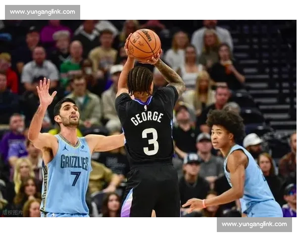 爵士对阵灰熊西部力量碰撞年轻核心与团队篮球较量赛场走势与季后赛希望